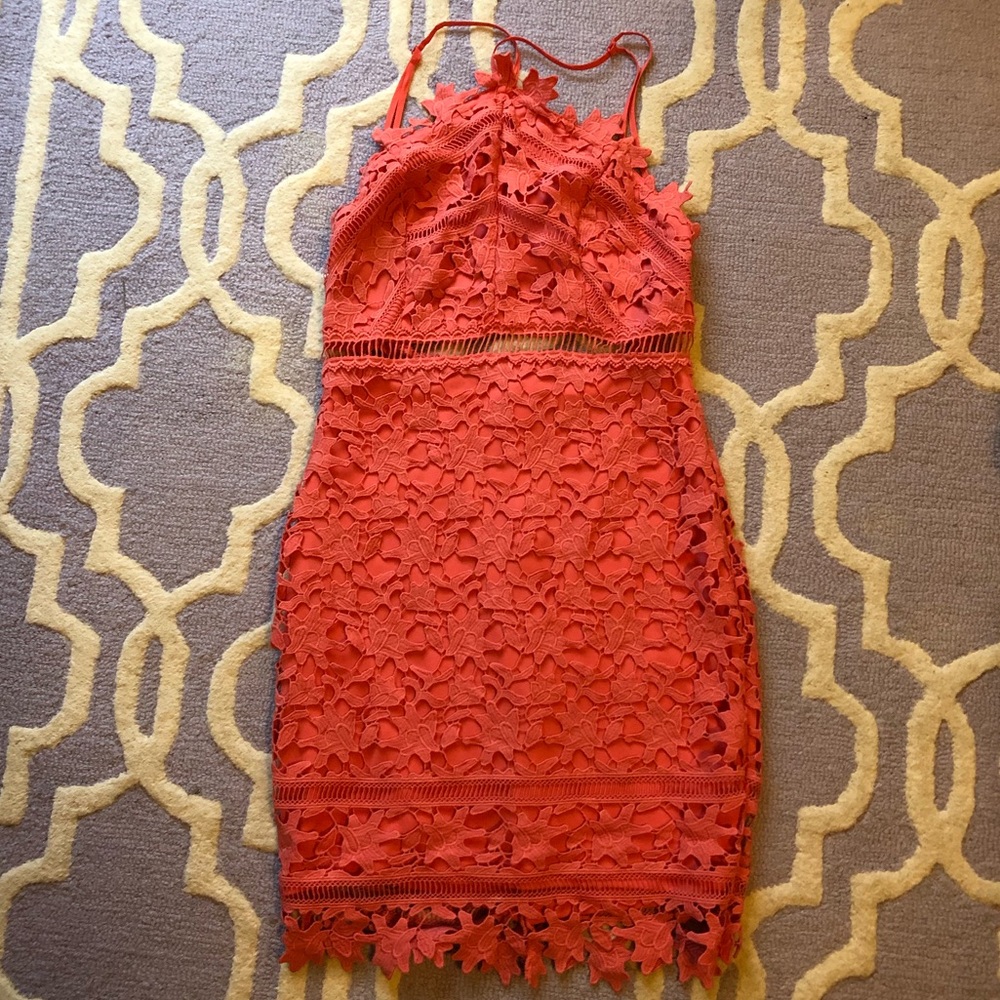 Fitted dress - salmon colored with floral imprint